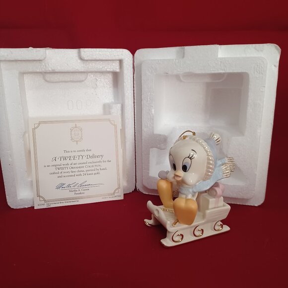 LENOX A Tweety Delivery Looney Tunes Warner Bros. Porcelain Christmas Ornament - Picture 4 of 15